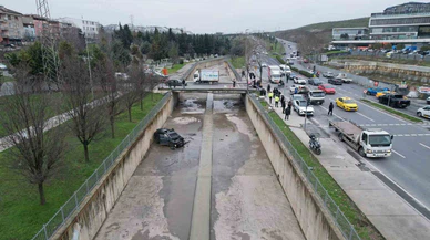 Bir çarpma, bir takla, bir dere… İstanbul'da film gibi kaza!