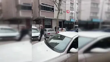 Pide sırası karıştı, yumruklar havada uçuştu! 'Buraya park edemezsin' tartışması kameraya böyle yansıdı