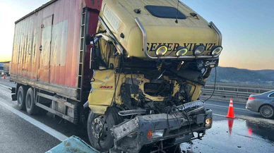 Kuzey Marmara Otoyolu’nda yürekleri ağza getiren kaza! Kamyon TIR’a ok gibi saplandı