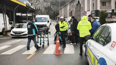 Muğla’da yürek sızlatan görüntü... Kamyonet çarptı, çocuk asfalta savruldu!