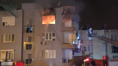 Mersin’de korku filmi gibi anlar: Çatıda alev, sokakta korku, ambulansta hayat...