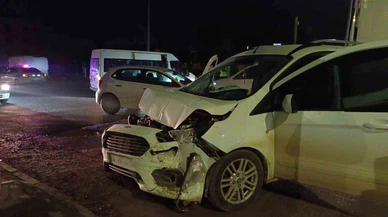 Adıyaman’da feci çarpışma! Minibüsle araç burun buruna...