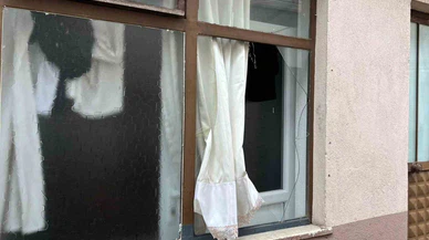 Camlar paramparça, 7 kişi yanık içinde... Gençlerin tehlikeli oyunu faciaya döndü!