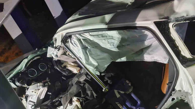 Rize’de bariyerlere çarpan araçta acı son... Baba ağır yaralı, oğlu hayatını kaybetti!