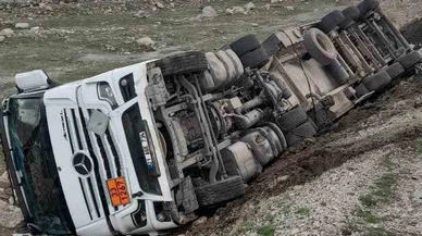 Şırnak’ta direksiyon faciası... Teker döndü, tanker devrildi!