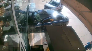 Pastaneye tatlı almaya değil, duvar kırmaya geldi! Ankara’da yürekleri ağza getiren kaza anbean kamerada...