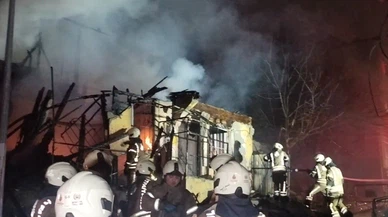 Üsküdar’da kundaklama şüphesi... Metruk bina yandı, iddialar alevlendi!