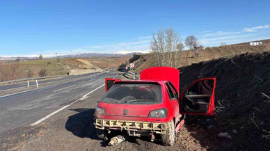 Direksiyon hakimiyeti kayboldu, araç şarampole uçtu! Adıyaman’da 2 can ölümden döndü