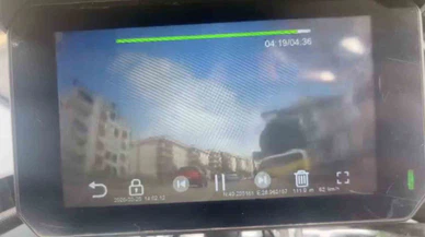 Direksiyonu sola kırdı, refleks kazayı sildi... Kask kamerasına yansıyan anlar yürek hoplattı!