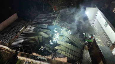 Kocaeli'de geceyi aydınlatan yangın... Alevler yükseldi, yürekler ağza geldi!