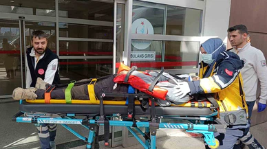 Adıyaman yolunda ibretlik kaza! Otomobil direğe ok gibi saplandı