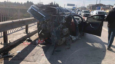 Bandırma çevre yolunda feci çarpışma... Refüje çarptı, tankere savruldu!