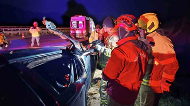 İzmir istikametinde acı tablo! Sıkıştığı araç mezarı oldu