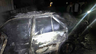 Keşan’da korku dolu anlar: Park halindeki otomobil alevlere teslim oldu!