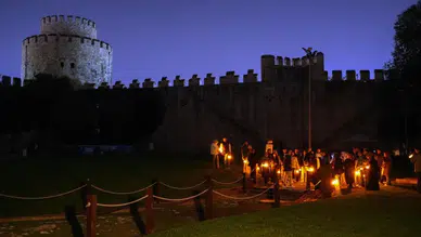 Yedikule Hisarı’nda Fenerli Gece Turu: Zindanlarda tarihi yolculuk