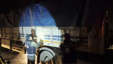 Bir tır, bir gizli bölme, onlarca hayat... Bitlis’te kaçak yolculuk ortaya çıktı!