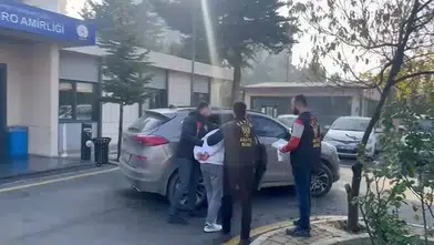 Bekçiyi ezdi, silahla yakalandı! Alkolün direksiyondaki hali kamerada...