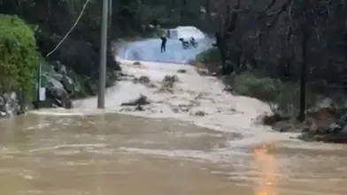 Alanya’da sel tehlikesi! Araçlar çamura saplandı
