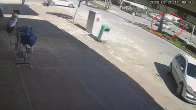 Antalya trafiğinde feci anlar! Otomobil motosiklete çarptı