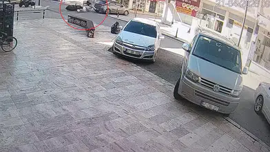 Kaskı başında değil motordaydı! Ölümle burun buruna geldiği o anlar