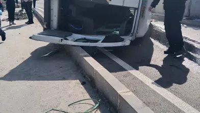 Samsun’da korkutan kaza! Minibüs yan yattı