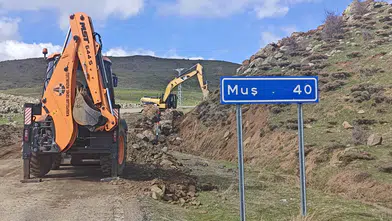 Sağanak felaketi getirdi! Kaya ve toprak yığınları yolu kapattı