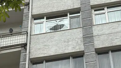 Eskişehir'de görülmemiş kaza! 5. kattan başına cam düştü