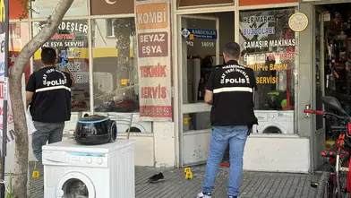 Denizli'de kan donduran anlar! Husumetlisini vurdu, başında durup polisi bekledi