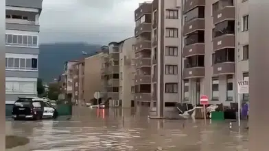 Kastamonu’da sağanak kabusu! Cide’de zemin katlar tahliye edildi