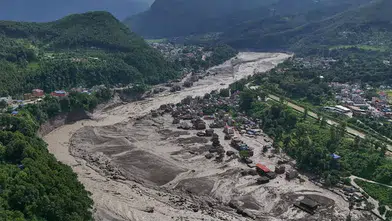 Nepal'de buzul felaketi: Can kaybı 359'a yükseldi, yüzlerce kişi aranıyor