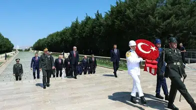 Cumhurbaşkanı Erdoğan başkanlığındaki YAŞ üyeleri Anıtkabir'i ziyaret etti