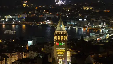 Mekke Anlaşması'na özel Galata Kulesi ve Atakule'de görsel şölen düzenlendi