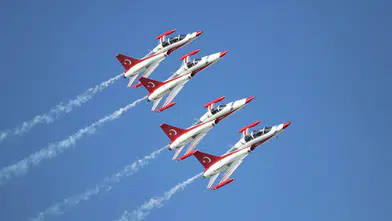 Türk Yıldızları Romanya semalarında: Bükreş'te nefes kesen gösteri!