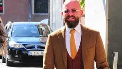 İş insanı İzzet Özilhan kazanın ardından ilk kez yürüteçle görüntülendi
