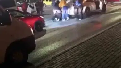 Bursa'da aileler arasındaki kavga güvenlik kamerasında görüntülendi