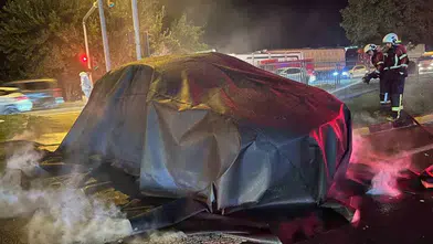 Aydın'da tırla çarpışan elektrikli otomobil alev aldı: Özel battaniyeyle 3 saatte söndürüldü