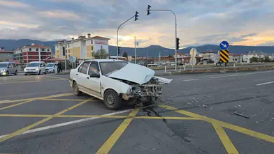 Gaziantep'in İslahiye ilçesinde iki otomobil çarpıştı