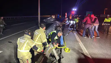 Gece yarısı Çanakkale girişinde can pazarı: Otomobil ikiye bölündü!