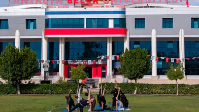 Antalya Belek Üniversitesi kampüsünde açık havada yoga etkinliği düzenlendi