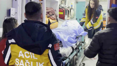 Arkadaşını bıçakla ağır yaraladı, biri hastaneye diğeri cezaevine gitti