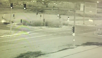 Hızla geldi, direğe çarptı, ters döndü... Saniyeler içinde gelen felaketin görüntüleri ortaya çıktı!