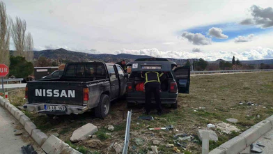 Pikap ile otomobil kafa kafaya... Burdur yolu kana bulandı!