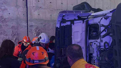 Çankırı’da tır metal yığınına döndü, demirin içinde umut arandı!