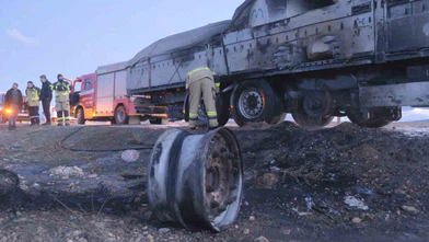 Teker patladı, alevler yükseldi! Karaman'da insanlık dersi...