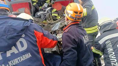 Erzurum’da tır kaydı, otobüs biçti! Kar ve sis ölümle burun buruna getirdi