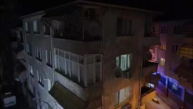 Gemlik’te hasarlı apartman tahliye edildi, sokak trafiğe kapatıldı