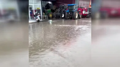 Yağmur sonrası sanayi sitesi sokakları su altında kaldı