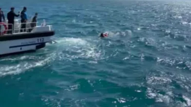 Antalya’da denize açıldığı kano devrildi, suda 3 saat beklerken polis böyle kurtardı