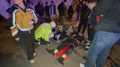 Tekirdağ'da gece turunun sonu ambulans oldu! Panelvanla çarpışan motosiklet yere serildi
