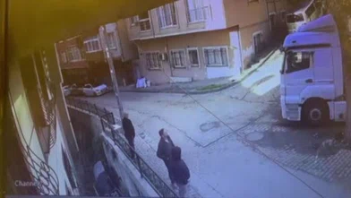 Demir korkuluklar felaketi önledi! Kağıthane’de kamyon sürücüsünü böyle savurdu